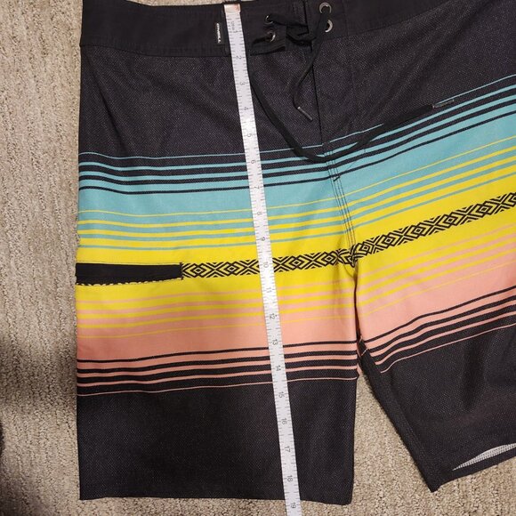 NWOT - Men's Hyperfreak Heat Stripe Line 19" Boardshort - Size 32 - Picture 9 of 11